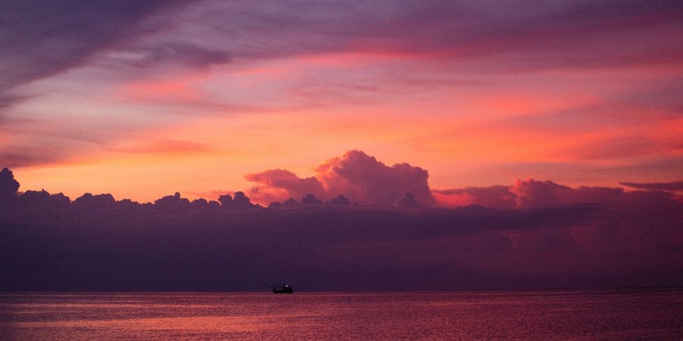 Red Morning Sky_980x490 Red sky over the ocean